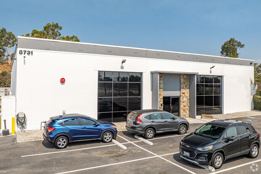 8731 & 8741 Pioneer Blvd, Santa Fe Springs, CA en venta - Foto del edificio - Imagen 1 de 33