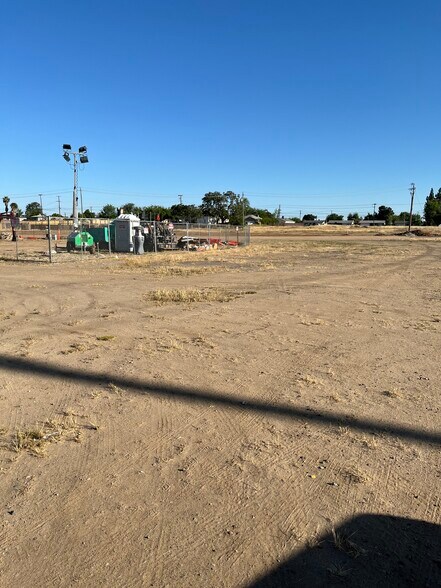 437 Cesar Chavez Blvd, Fresno, CA en venta - Foto del edificio - Imagen 2 de 5