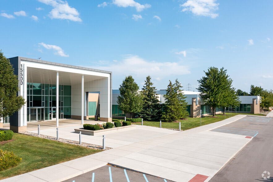 15500 Lundy Pky, Dearborn, MI en alquiler - Foto del edificio - Imagen 2 de 16