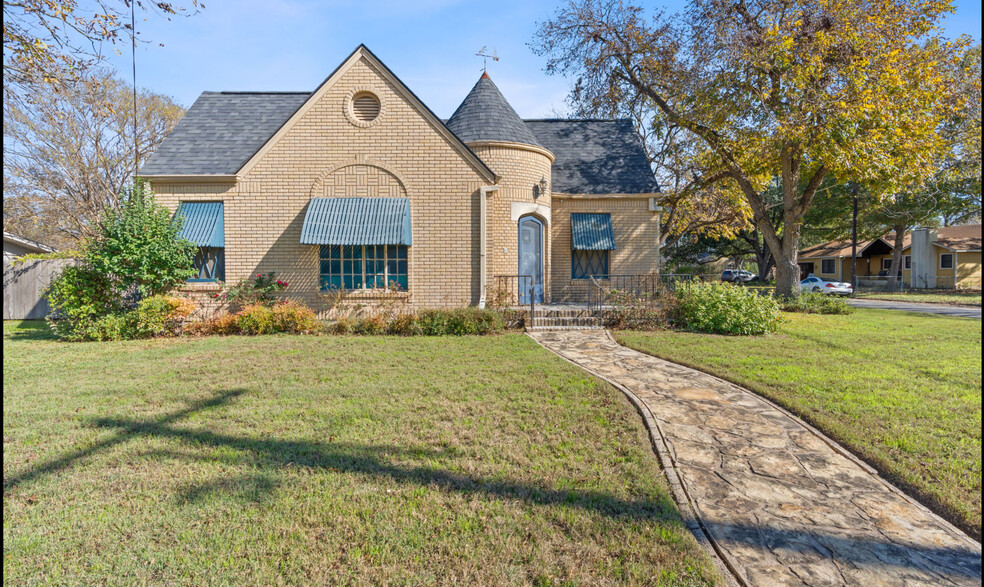 762 S Guadalupe St, Lockhart, TX en venta - Foto del edificio - Imagen 2 de 39