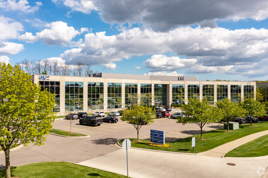 27725 Stansbury Blvd, Farmington Hills, MI en alquiler - Foto del edificio - Imagen 2 de 4