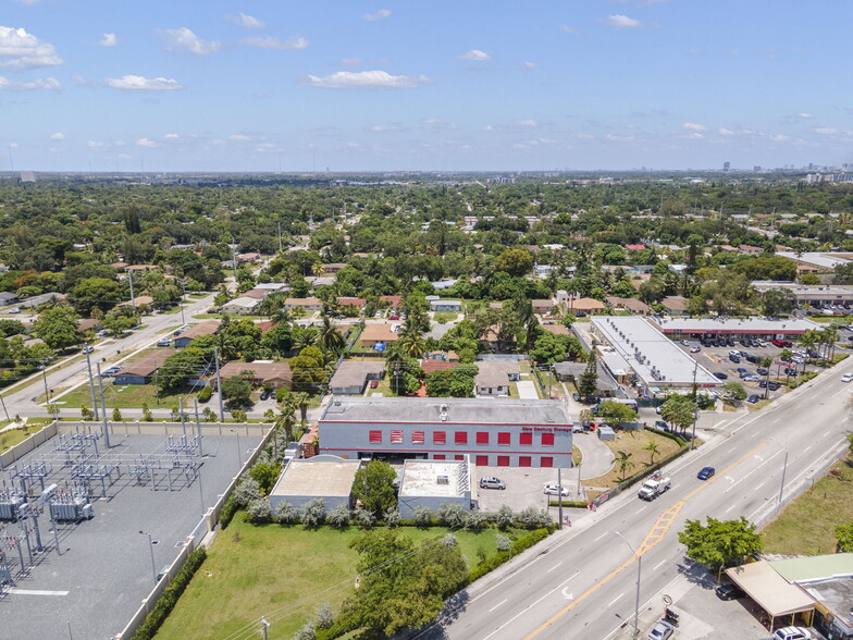 14444 W Dixie Hwy, Miami, FL en venta - Foto del edificio - Imagen 2 de 11