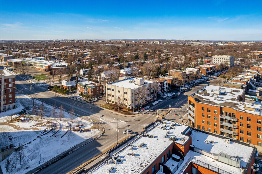 404 Boul Décarie, Montréal, QC en alquiler - Foto del edificio - Imagen 2 de 5