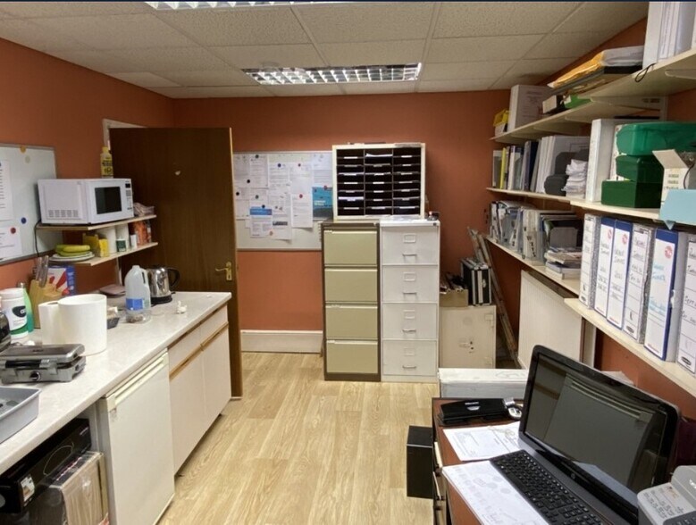 64-66 High St, Barnet en venta - Foto del interior - Imagen 3 de 4