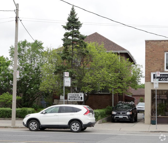 938 The Queensway, Toronto, ON en venta - Foto del edificio - Imagen 2 de 2