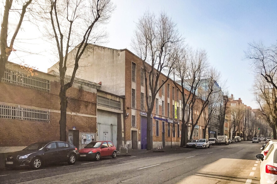 Calle Julián Camarillo, 38, Madrid, Madrid en alquiler - Foto del edificio - Imagen 2 de 2