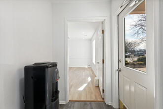 731 Walker Rd, Great Falls, VA en alquiler Foto del interior- Imagen 2 de 12