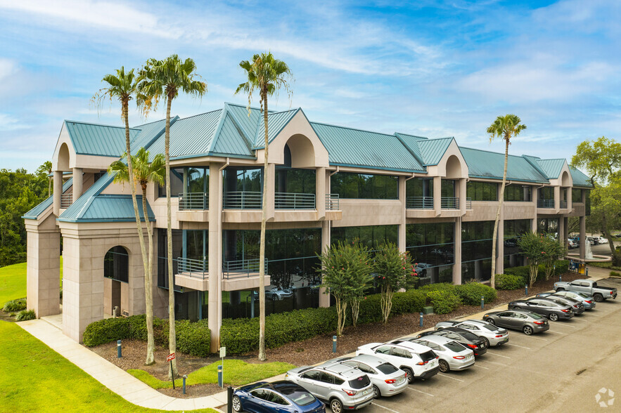 15310 Amberly Dr, Tampa, FL en alquiler - Foto del edificio - Imagen 1 de 9