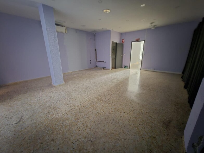 Local en Llíria, Valencia en venta - Foto del edificio - Imagen 3 de 12