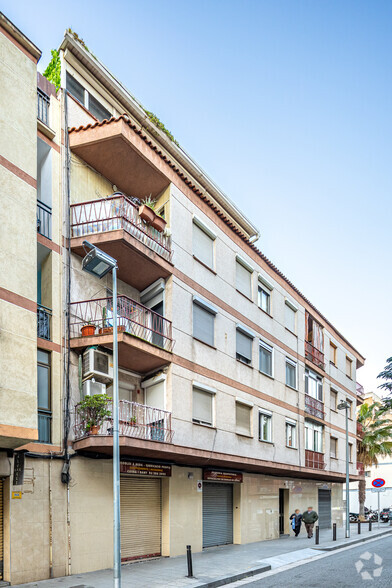 Carrer de Sant Joaquim, Santa Coloma De Gramenet, Barcelona en venta - Foto del edificio - Imagen 2 de 3