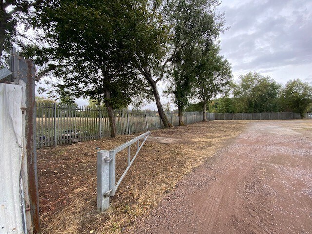 37B Broadway E, Westbury en alquiler - Foto del edificio - Imagen 2 de 3