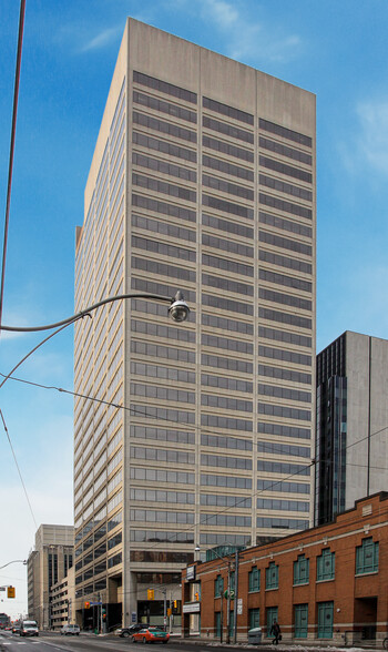 180 Dundas St W, Toronto, ON en alquiler - Foto del edificio - Imagen 1 de 24