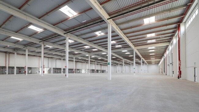 Más detalles de Calle Agustín de Betancourt, 5 - 9, Getafe - Nave en alquiler