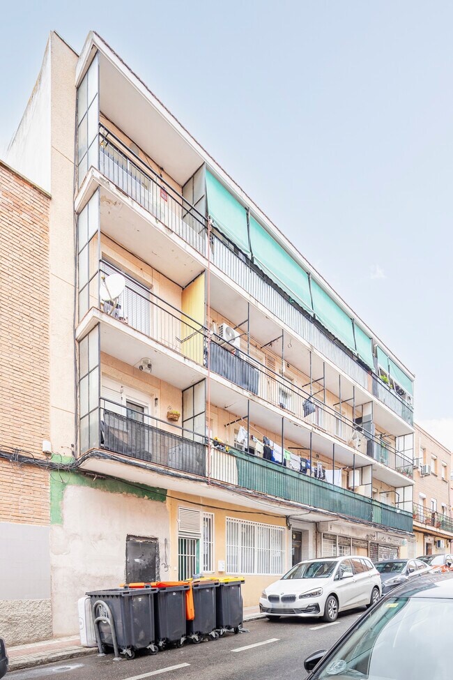 Más detalles de Calle de Esperanza Macarena, 36, Madrid - Edificio residencial​ en venta