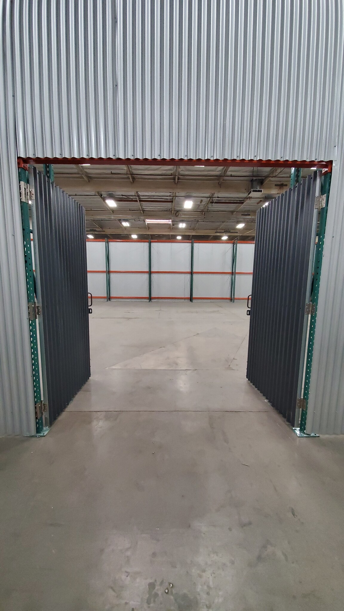 21350 Lassen St, Chatsworth, CA en alquiler Foto del edificio- Imagen 1 de 3