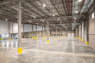 28-10 Whitestone Expy, Queens, NY en alquiler Foto del interior- Imagen 2 de 10