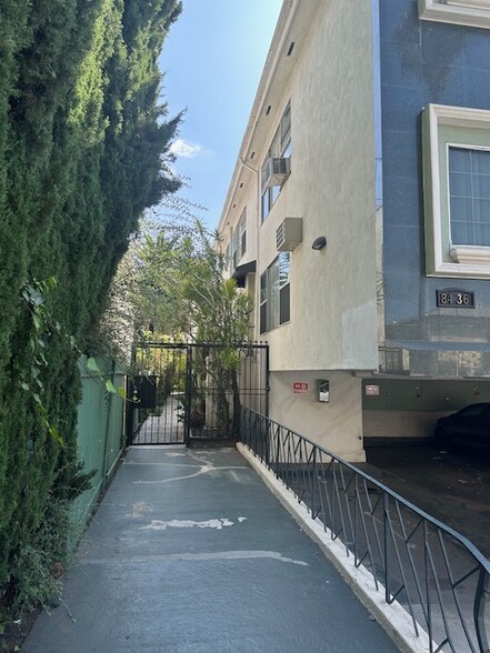 8436 Blackburn Ave, Los Angeles, CA en venta - Foto del edificio - Imagen 3 de 10