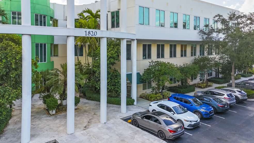 1820 N Corporate Lakes Blvd, Weston, FL en alquiler - Foto del edificio - Imagen 1 de 102