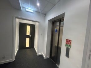 81-81A Bridge Rd, East Molesey en alquiler Foto del interior- Imagen 1 de 13