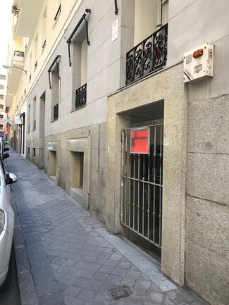 Más detalles de Calle de Espartinas, 4, Madrid - Edificio residencial​ en venta