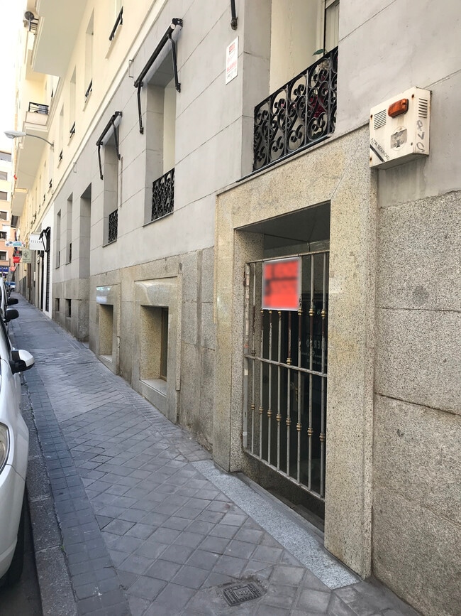 Más detalles de Calle De Espartinas, 4, Madrid - Edificio residencial​ en venta