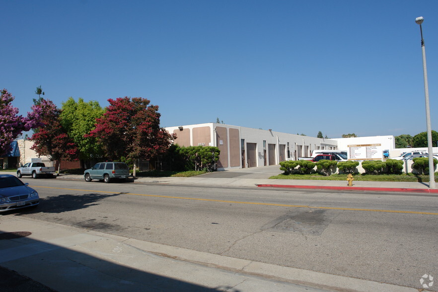 8824-8832 Shirley Ave, Northridge, CA en alquiler - Foto del edificio - Imagen 2 de 3