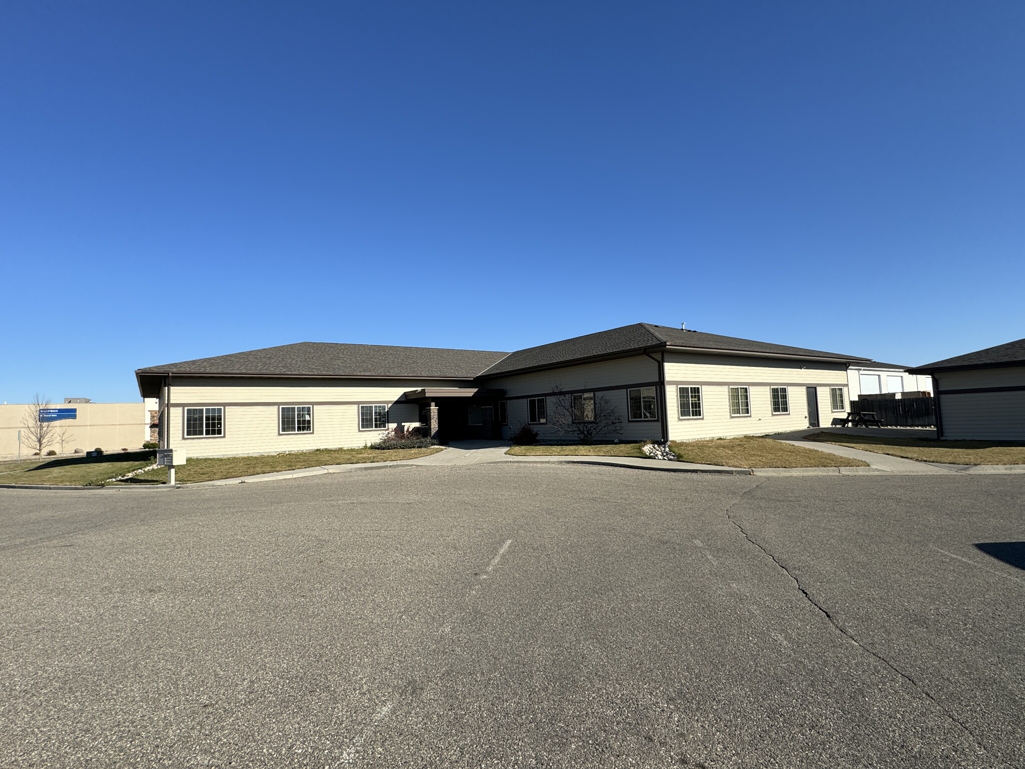 1425 21st Ave NW, Minot, ND en venta Foto principal- Imagen 1 de 21