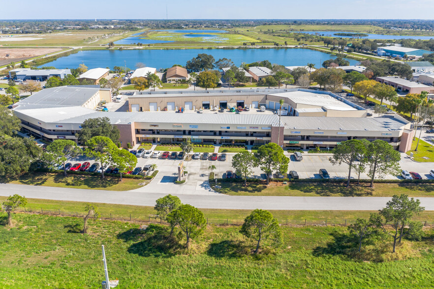 325 Interstate Blvd, Sarasota, FL en alquiler - Foto del edificio - Imagen 1 de 5