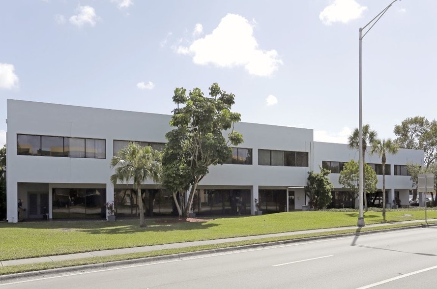 175 Fontainebleau Blvd, Miami, FL en alquiler - Foto del edificio - Imagen 3 de 17