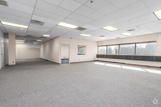 1000 Stewart Ave, Glen Burnie, MD en alquiler Foto del interior- Imagen 1 de 5