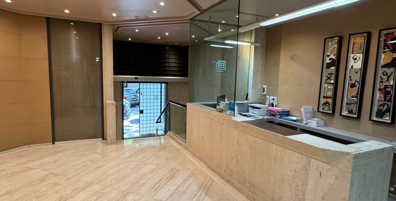 Madrid, MAD 28010 - - - Foto del interior - Image 1 of 7