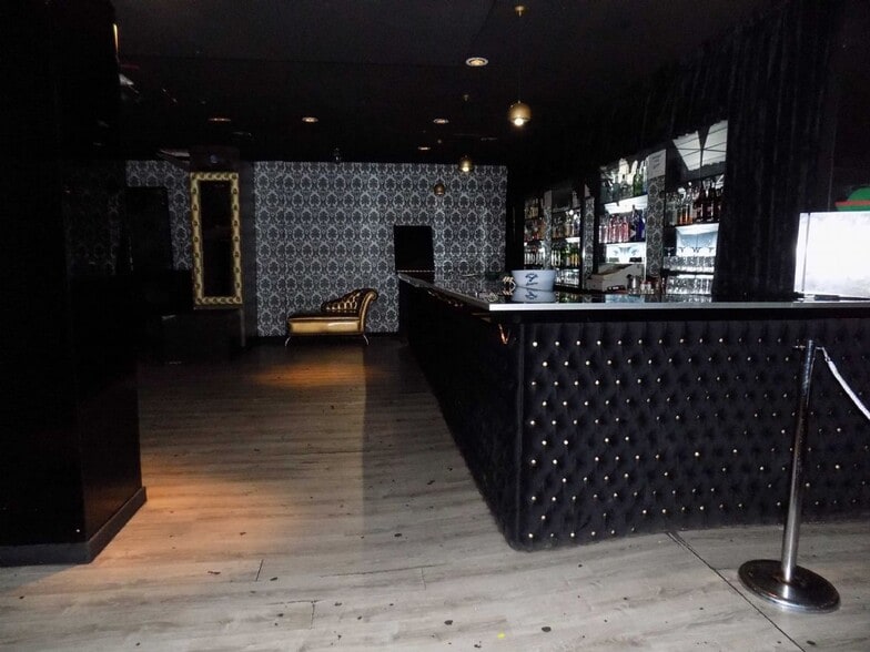 Centro Comercial Zoco cartera de 2 inmuebles en venta en LoopNet.es - Foto del interior - Imagen 2 de 17