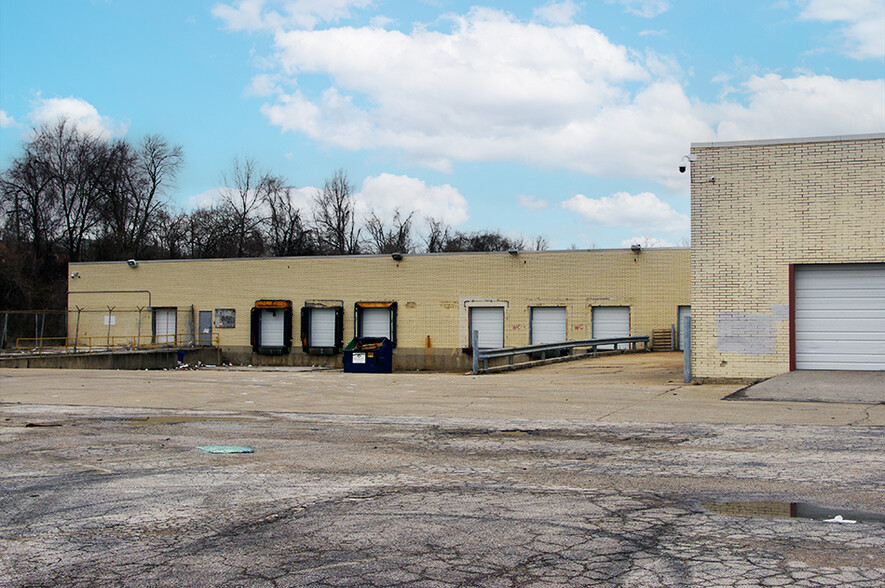 10223 Lewis And Clark Blvd, Saint Louis, MO en alquiler - Foto del edificio - Imagen 3 de 9