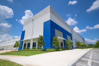 21500 NW 47th Ave, Miami Gardens, FL en alquiler Foto del edificio- Imagen 1 de 2