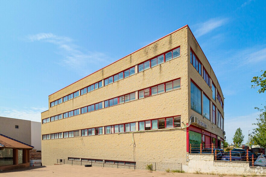 Nave en Mataró, Barcelona en venta - Foto del edificio - Imagen 2 de 2