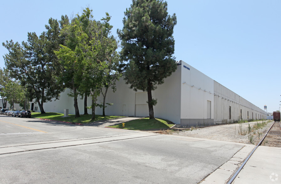 6000-6098 Rickenbacker Rd, Commerce, CA en alquiler - Foto del edificio - Imagen 2 de 10