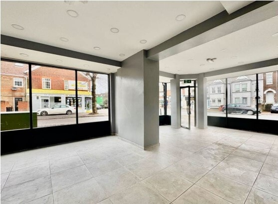139 High Street North, Dunstable en venta - Foto del interior - Imagen 3 de 6