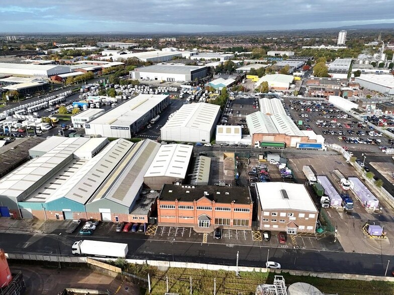 Lyons Rd, Manchester en venta - Foto del edificio - Imagen 3 de 14