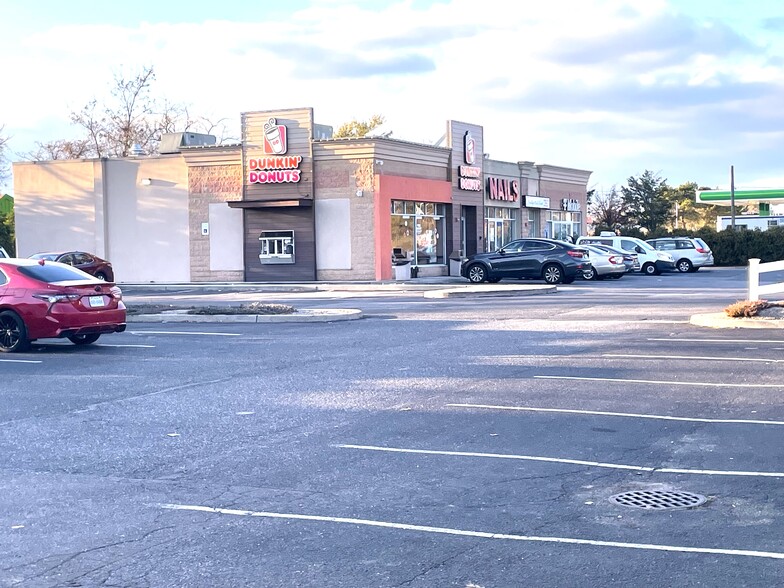 1966 Veterans Memorial Hwy, Islandia, NY en venta - Foto del edificio - Imagen 3 de 23