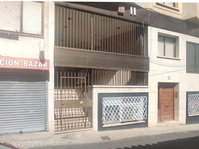 Más detalles de Calle Real, 1, Huerta de Valdecarábanos - Edificio residencial​ en venta