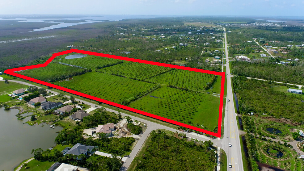 9000 Stringfellow Rd, Saint James City, FL en venta - Foto del edificio - Imagen 1 de 49