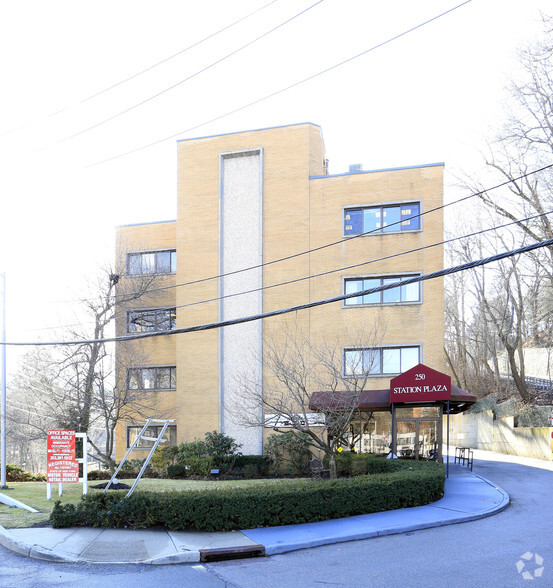 250 E Hartsdale Ave, Hartsdale, NY en alquiler - Foto del edificio - Imagen 1 de 9