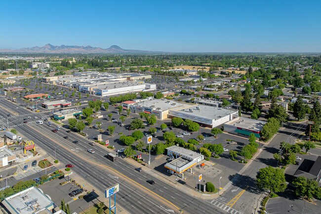 Más detalles de 865 Colusa Ave, Yuba City, CA - Local en venta