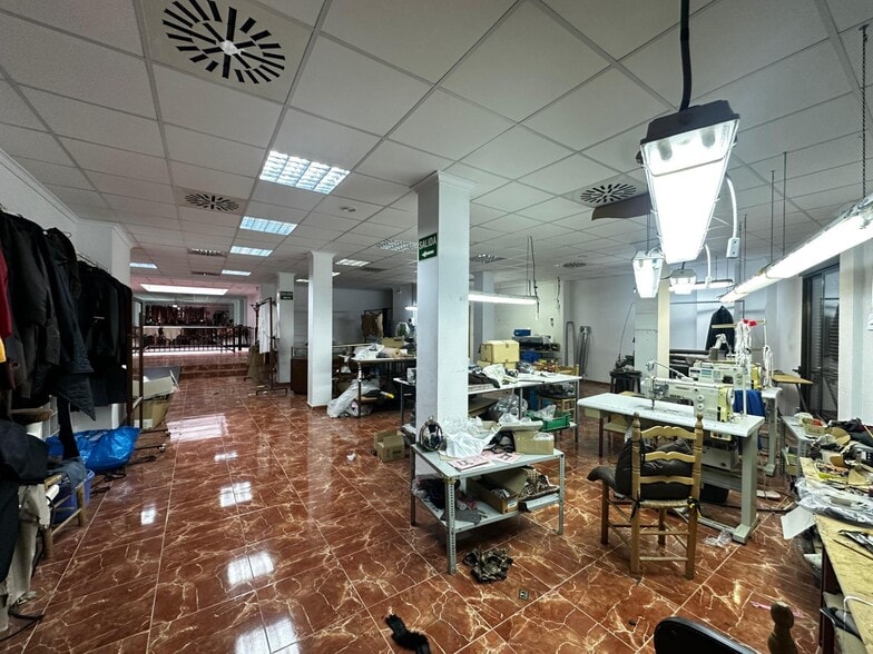 Avinguda País Valencia, 1, Llombai, Valencia en venta - Foto del edificio - Imagen 1 de 23