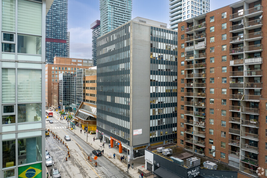 120 Eglinton Ave E, Toronto, ON en alquiler - Foto del edificio - Imagen 2 de 33