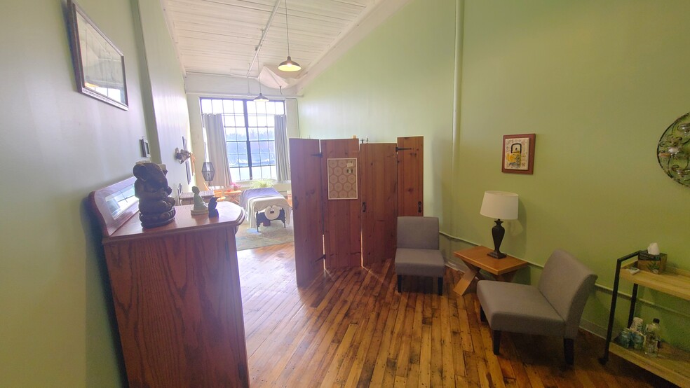 642 Hilliard St, Manchester, CT en alquiler - Foto del interior - Imagen 2 de 38