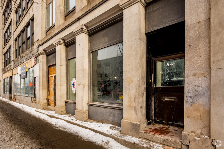 54B Rue Saint-Antoine O, Montréal, QC en alquiler - Foto del edificio - Imagen 2 de 4