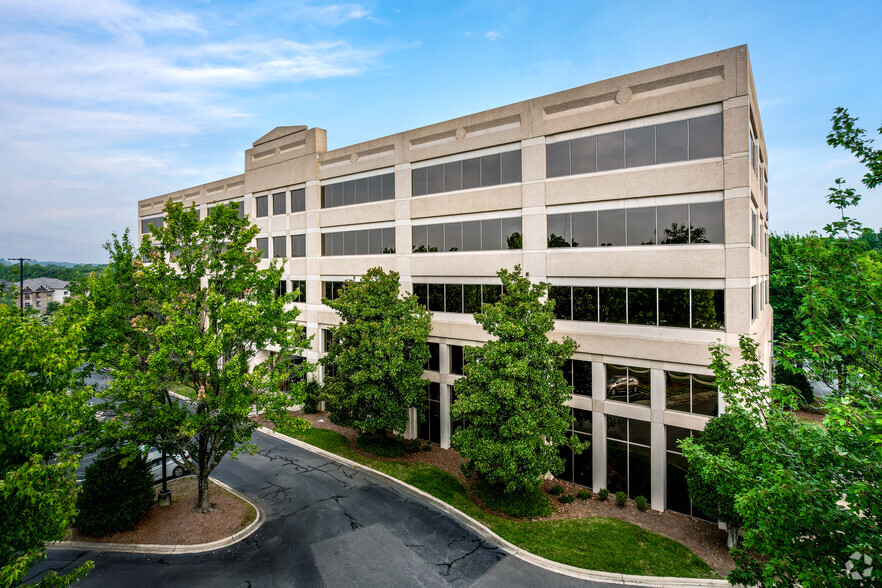 301 McCullough Dr, Charlotte, NC en alquiler - Foto del edificio - Imagen 3 de 41