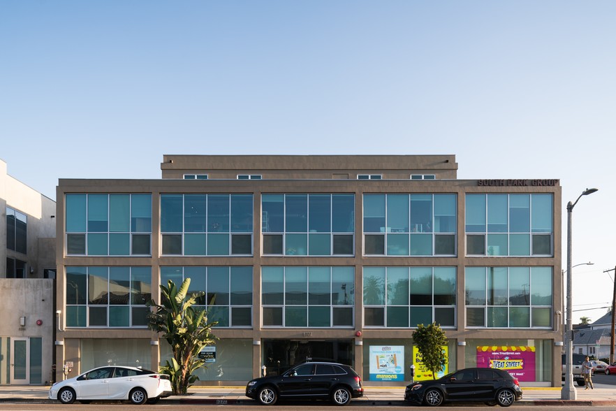 8322 Beverly Blvd, Los Angeles, CA en alquiler - Foto del edificio - Imagen 2 de 4