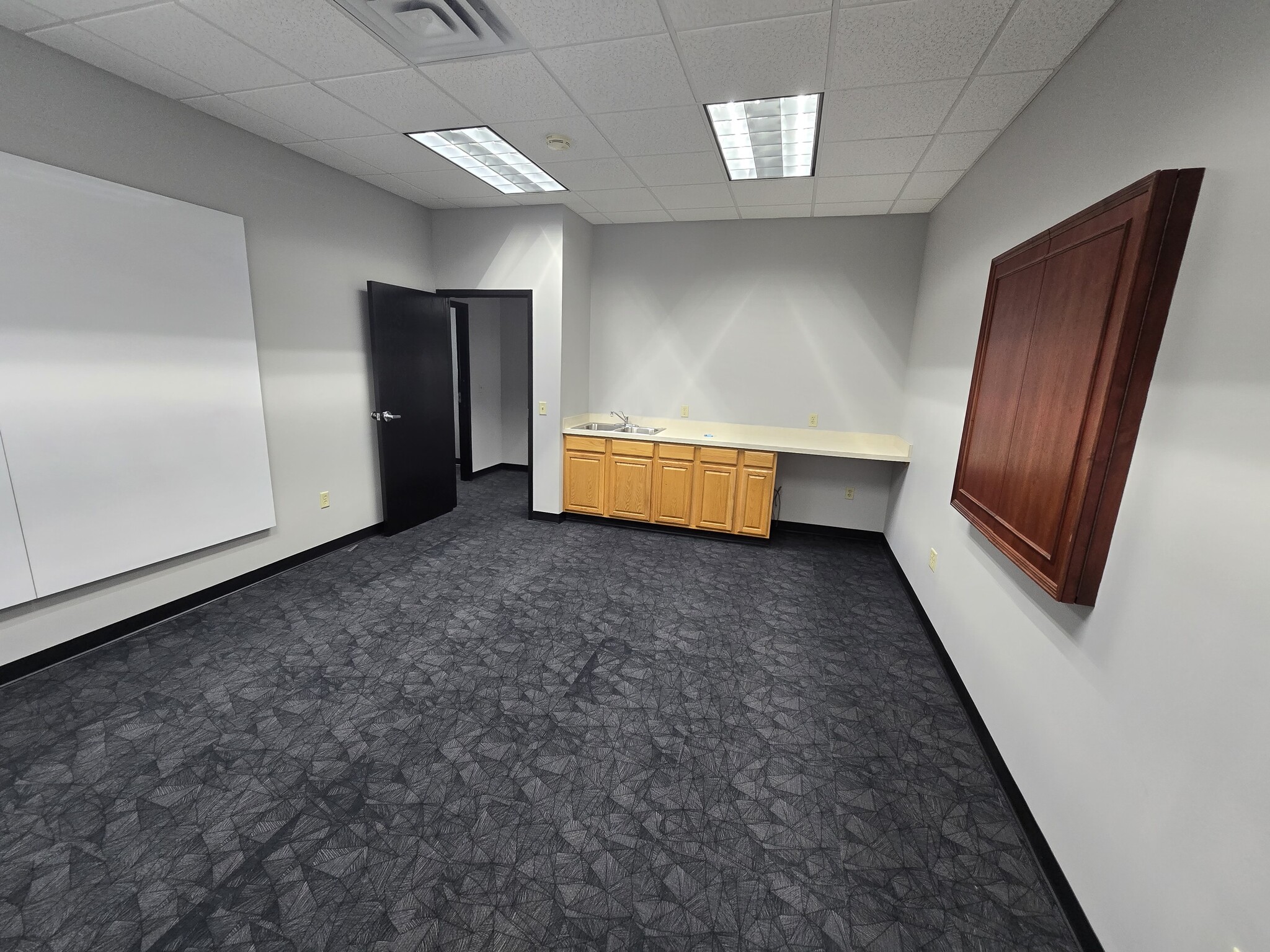 1000 W Saint Joseph Hwy, Lansing, MI en alquiler Foto del interior- Imagen 1 de 6